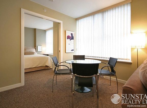 4th image of 989 Beatty St #12