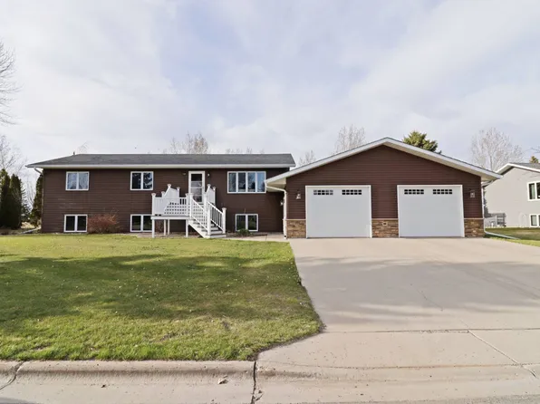 105 21st St NE, Devils Lake, ND 58301