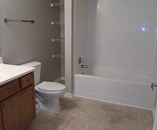 San Regis Apartments — Photo 15