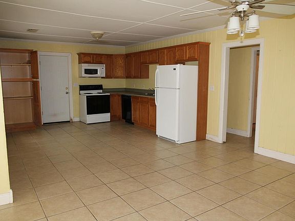 2nd image of 512 Lake Powell Dr
