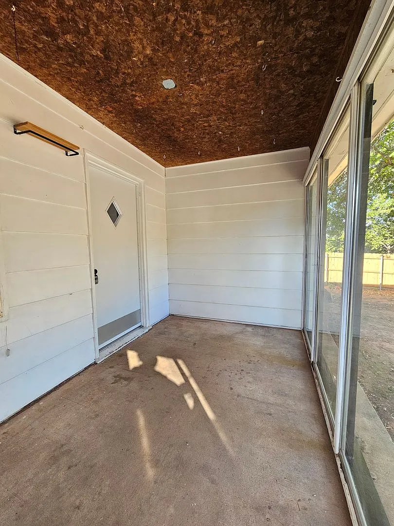 (3) Bed/(1) Bath in Purcell Avail NOWl! — Photo 2