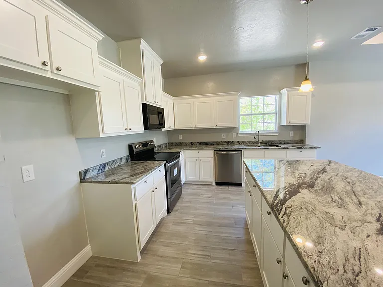 4102 Gordon St — Photo 4