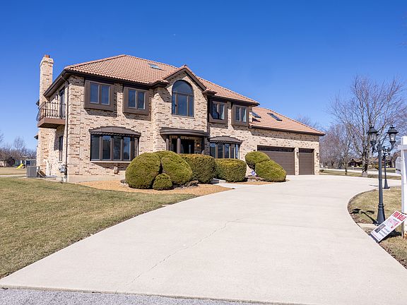 2nd image of 2658 E Royal Ridge Dr