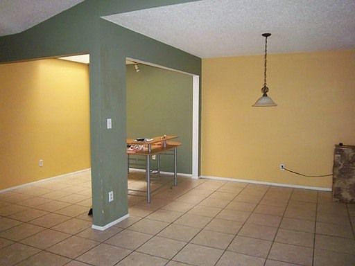 3rd image of 718 Golden Sunshine Cir