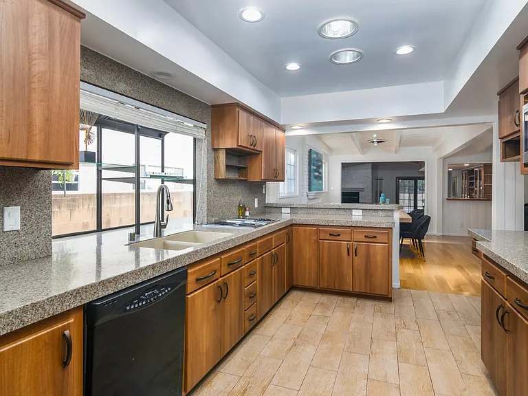 6135 Wilkinson Ave — Photo 8