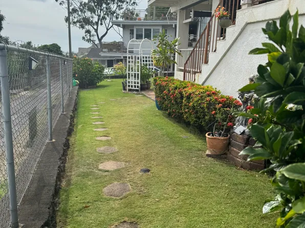 947 Laki Rd #A, Honolulu, HI 96817