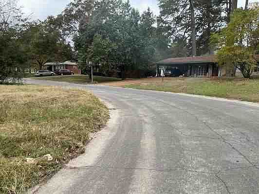 5th image of 1524 Pine Manor Dr