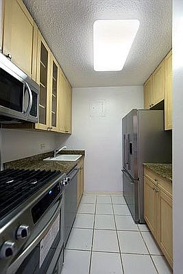 3rd image of 166 E 34th St #904