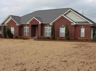 22 NE Shannon Dr, Decatur, AL 35603