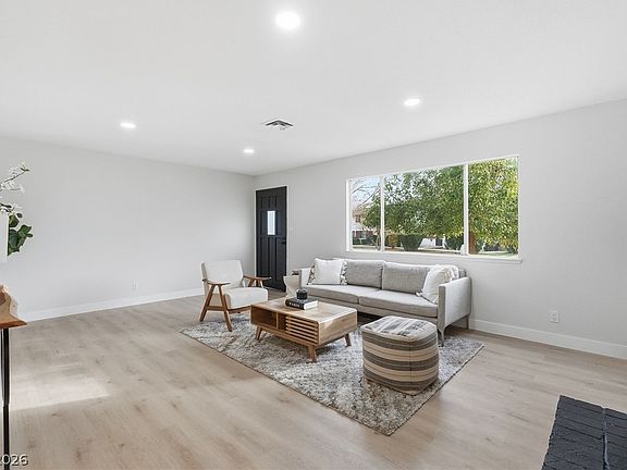 2nd image of 163 Greenbriar Townhouse Way