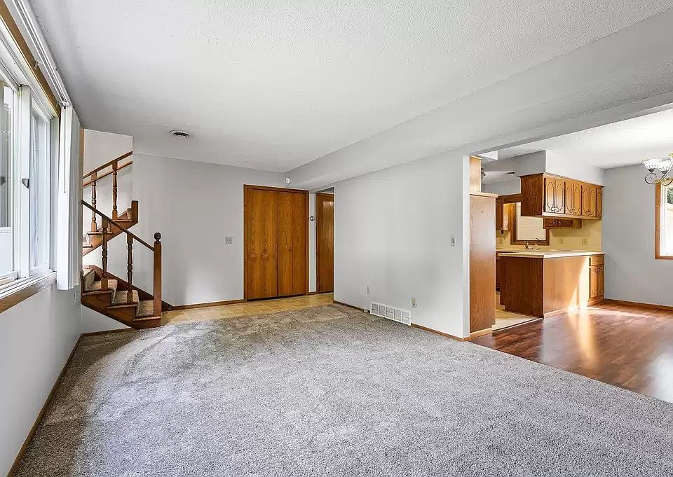 1st image of 903 Poplar St #903