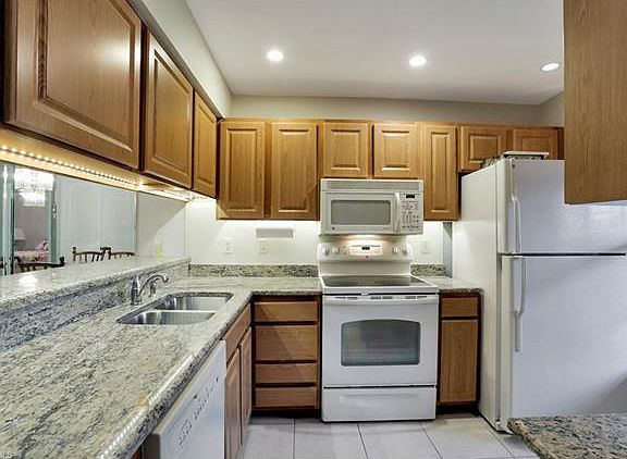 3rd image of 641 W Elkcam Cir Unit 725