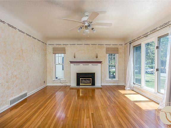 3rd image of 741 Wyoming Ave