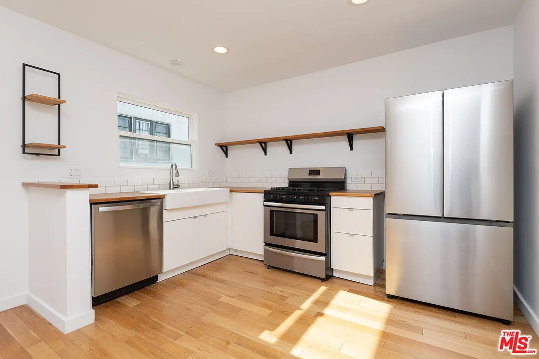 2 bed, 1.0 bath, 1000 sqft, $2,995 — Photo 1