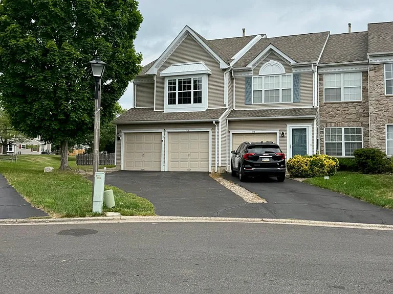 113 Broadleaf Pl — Photo 2