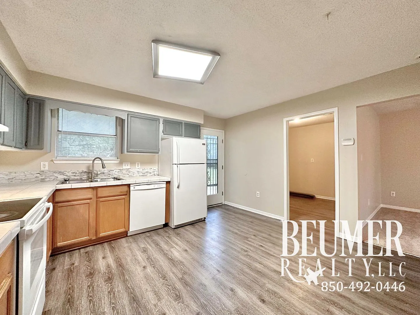 3 bd 2 bath 1275 sqft Home For Rent — Photo 4
