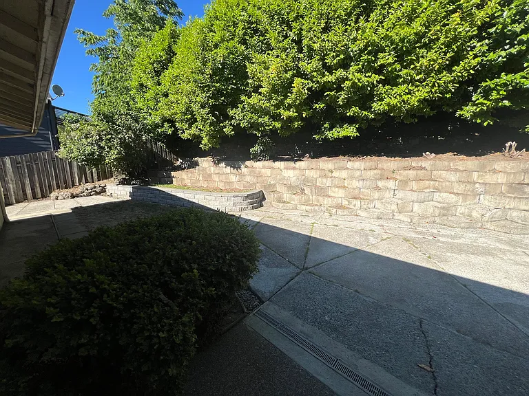 1512 Dayton Ct NE — Photo 37