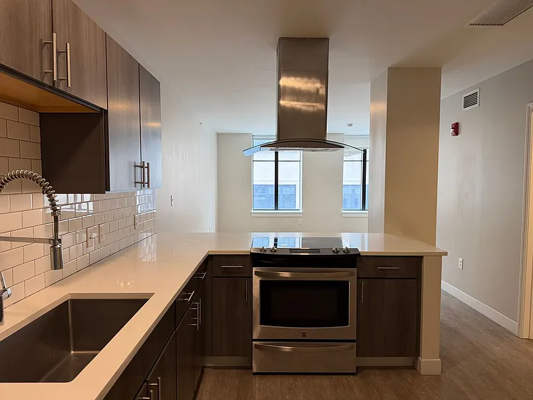 65 W Broad St — Photo 27