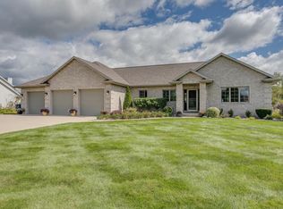 2994 Seafarer Way, Suamico, WI 54173