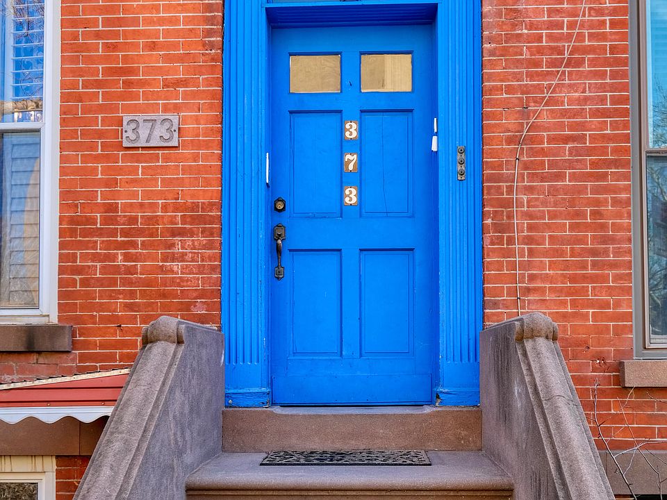1st image of 373 Hoyt St