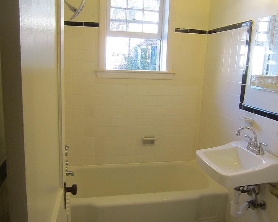 2nd image of 2009 Wyoming Ave NW APT 1