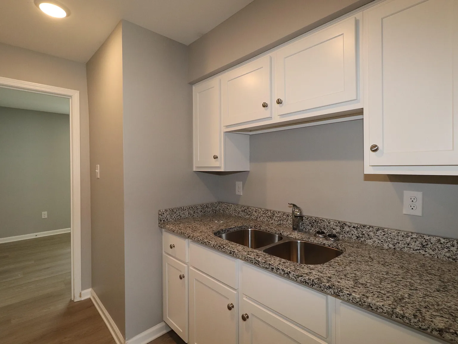 1 bed, 1.0 bath, 521 sqft, $900 — Photo 4