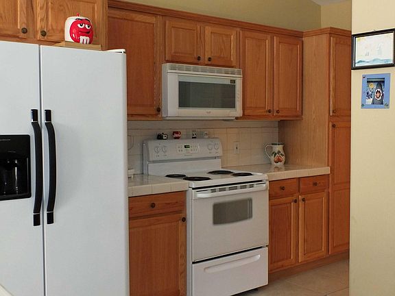 3rd image of 2566 SW Hinchman Street
