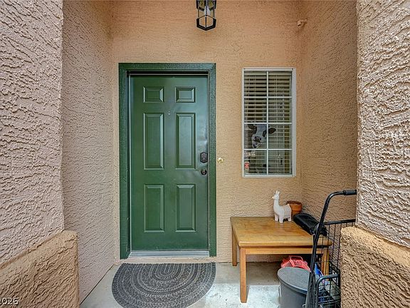 4th image of 541 Trocadero St
