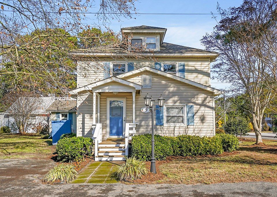 5 Liberty St, Wachapreague, VA 23480 Zillow