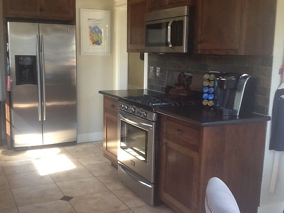 2nd image of 515 W 24th St