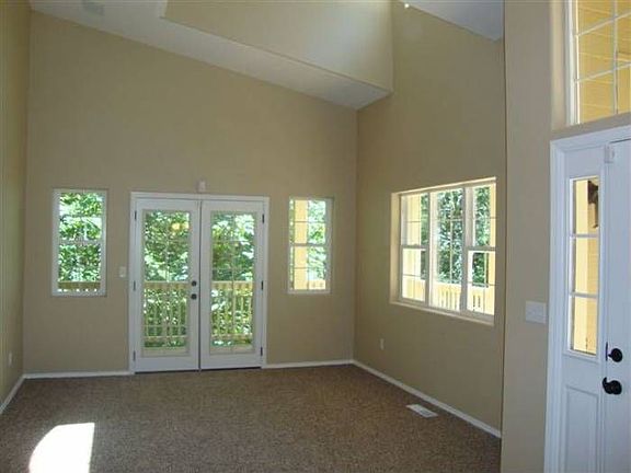 4th image of 11004 NE Sylvan Ter