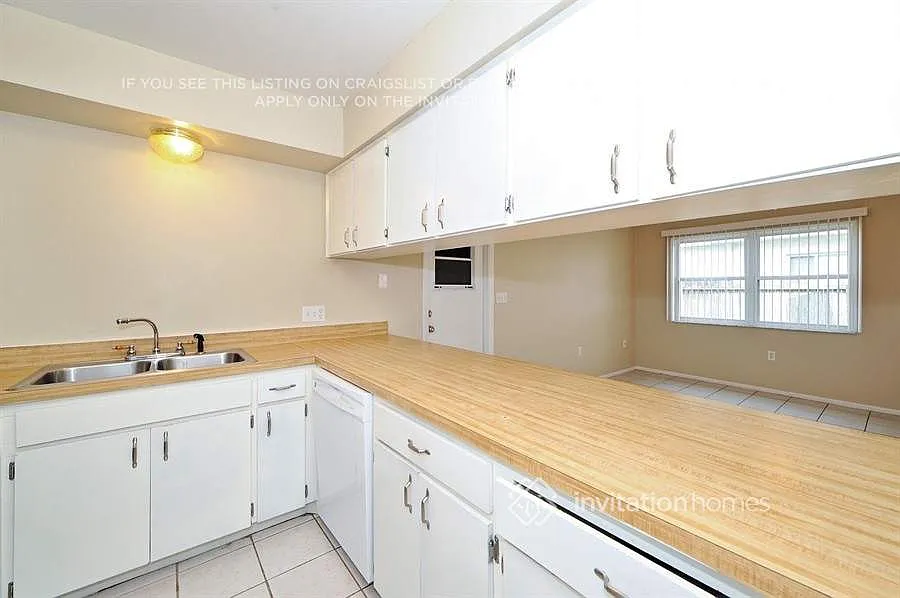 12402 68th St Largo, FL 33773 — Photo 3