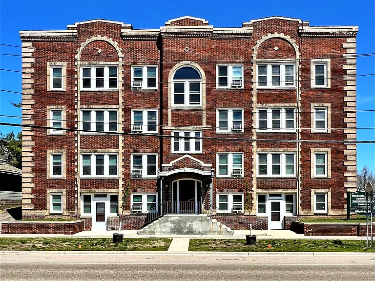 Randolph Apartments — Photo 7