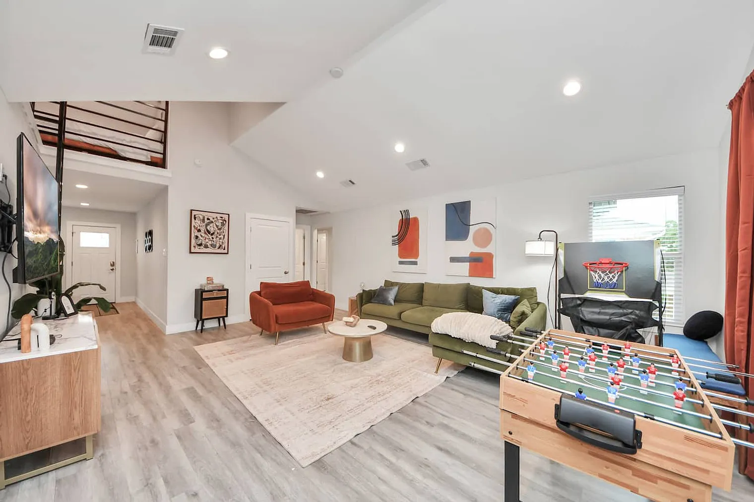 3 bed, 2.0 bath, 1399 sqft, $3,871 — Photo 4