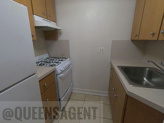 5th image of 10311 68th Dr APT 2D