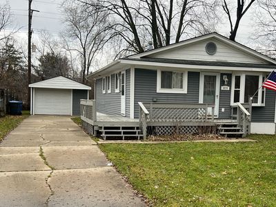 6570 Saline Dr, Waterford, MI, 48329