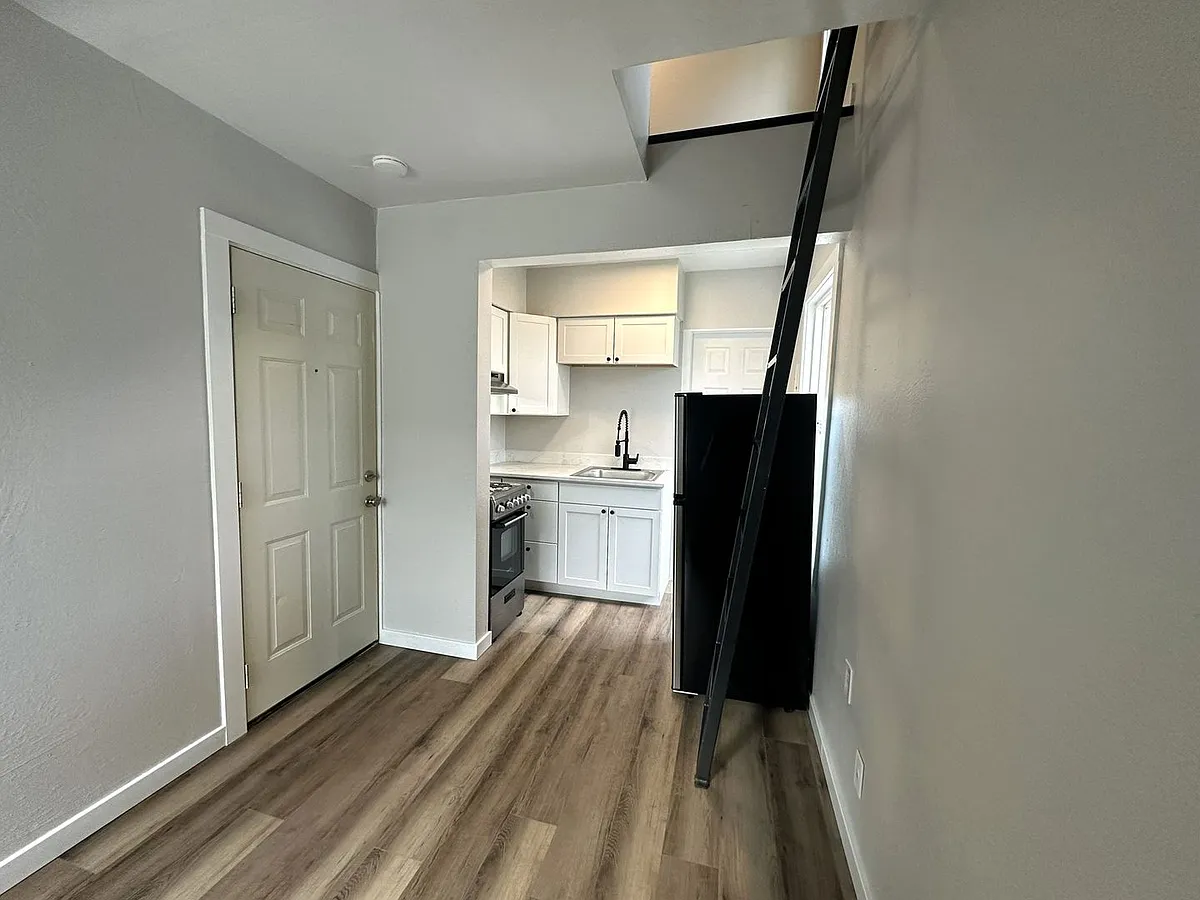 Building Photo - 2317 Grand- 5 Unit