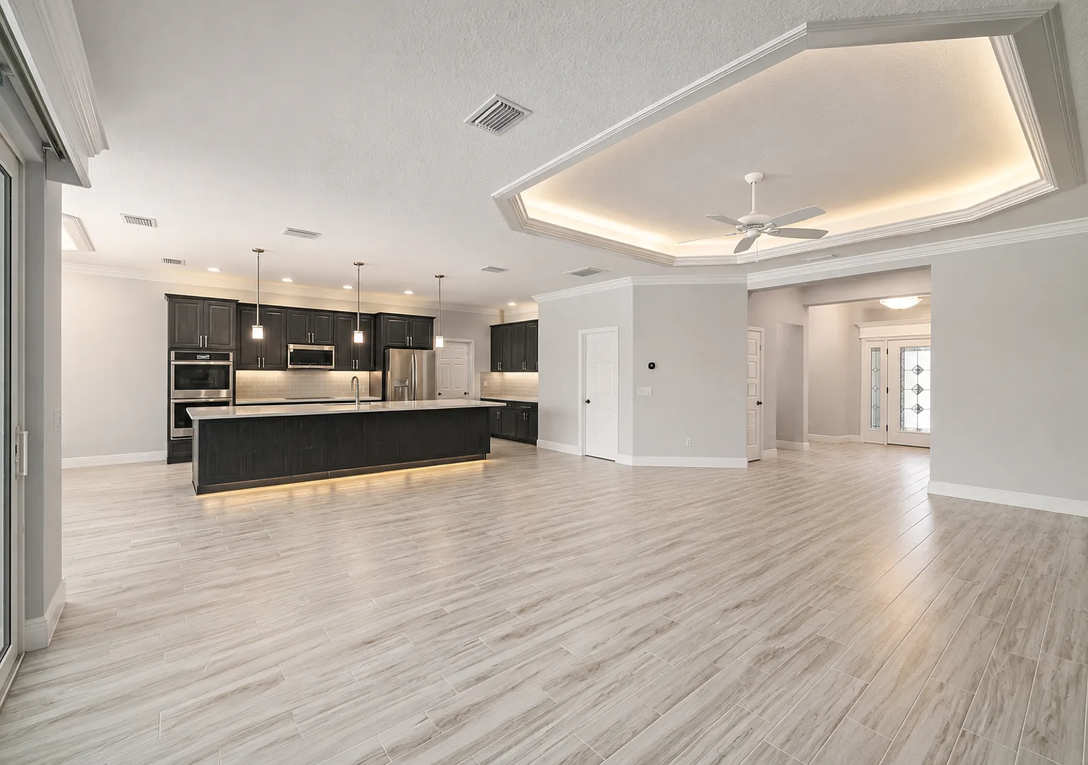 Looks and Feels Brand New Single Family — Photo 4