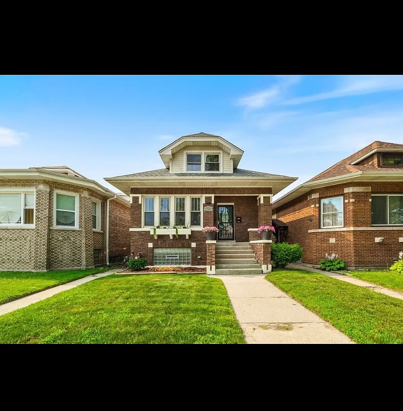 4 bed, 3000 sqft, $2,200 — Photo 2