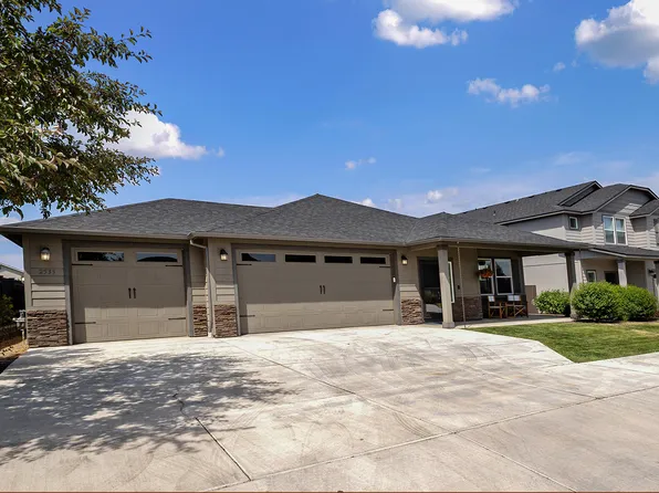 2535 NW Hemlock Way, Redmond, OR 97756