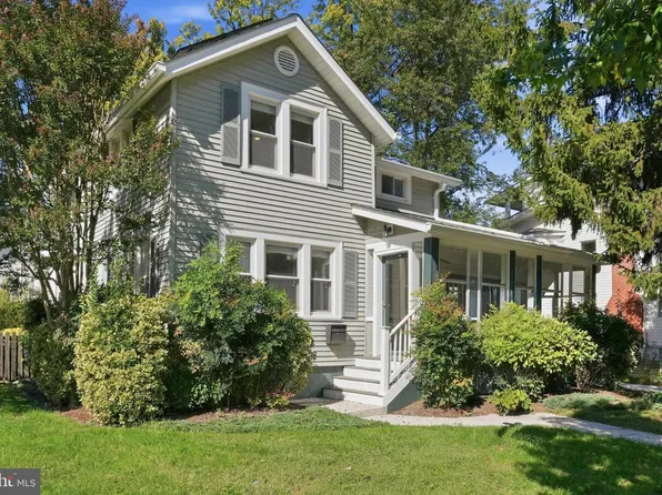 2416 S Eads St, Arlington, VA 22202