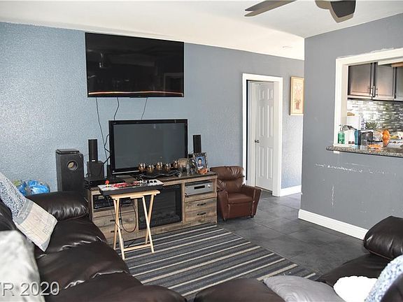 4th image of 1025 Villa Cir