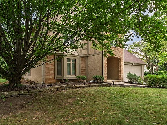 3rd image of 358 Glen Meadow Ct