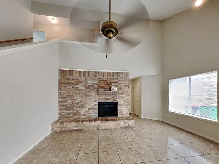 907 Briarcreek Dr — Photo 4