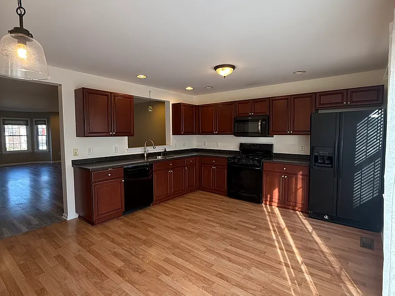 83 Hunt Club Dr — Photo 23