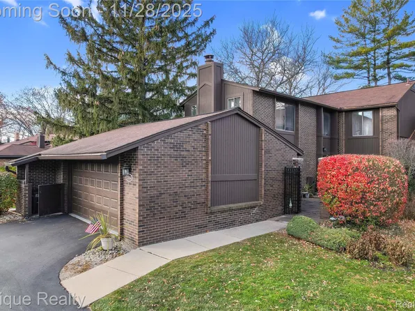2164 Bordeaux St, West Bloomfield, MI 48323