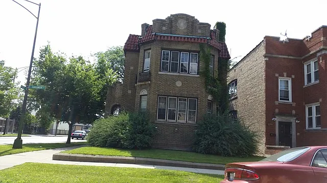 8258 S Sangamon St photo 1