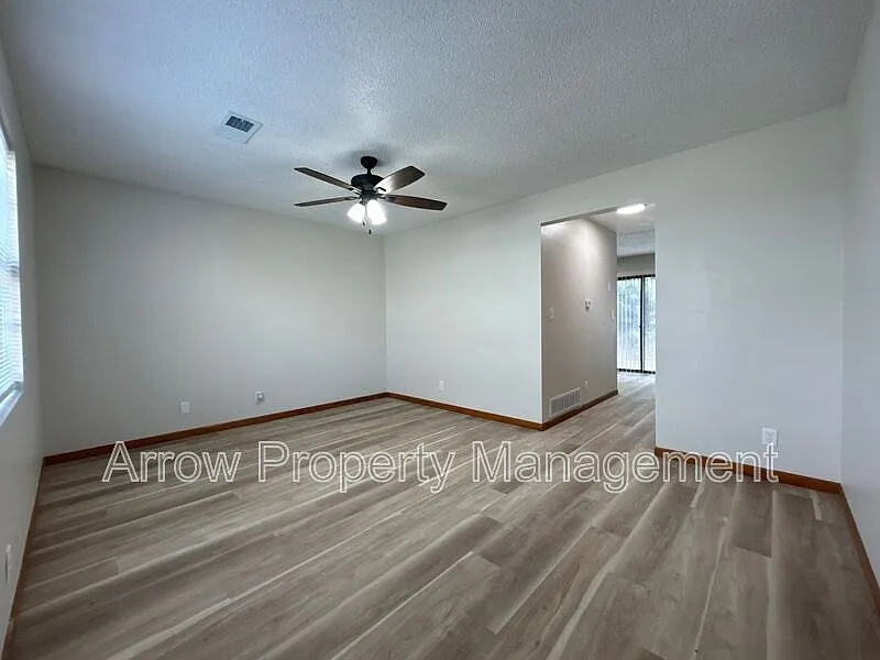 2 bed, 1.0 bath, $850 — Photo 2