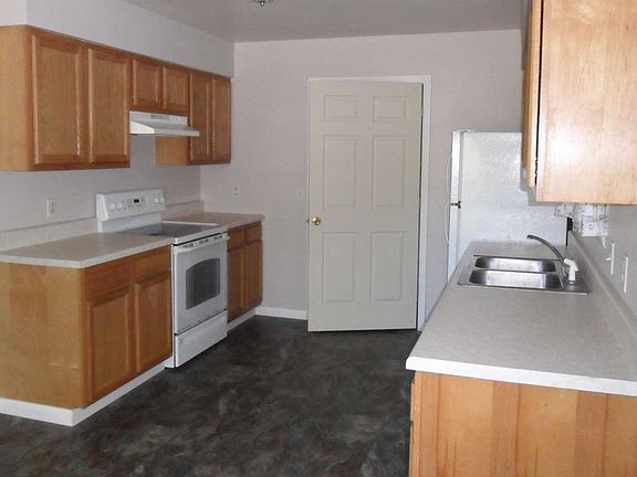 2nd image of 298 SW Acorn Dr