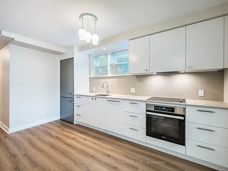 40 Emerald Cres #1 — Photo 9